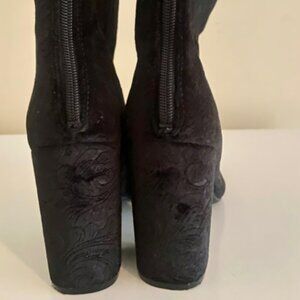 Jessica Simpson Jp-Aninada Velvet Flower Embossed Ankle Booties Sz 11